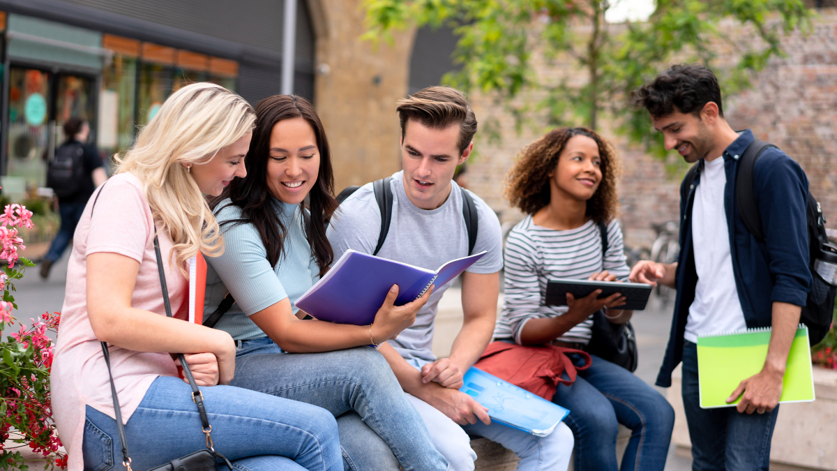 How to Choose a UK Education Consultant in Delhi | Truvai Education